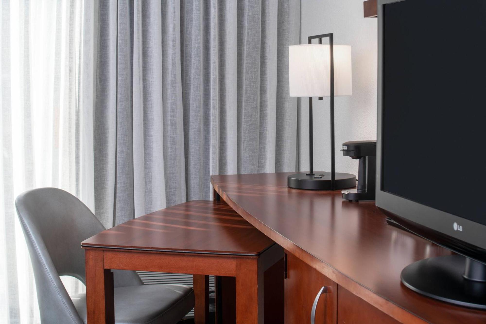 Courtyard By Marriott Dulles Airport Herndon/Reston Exterior foto